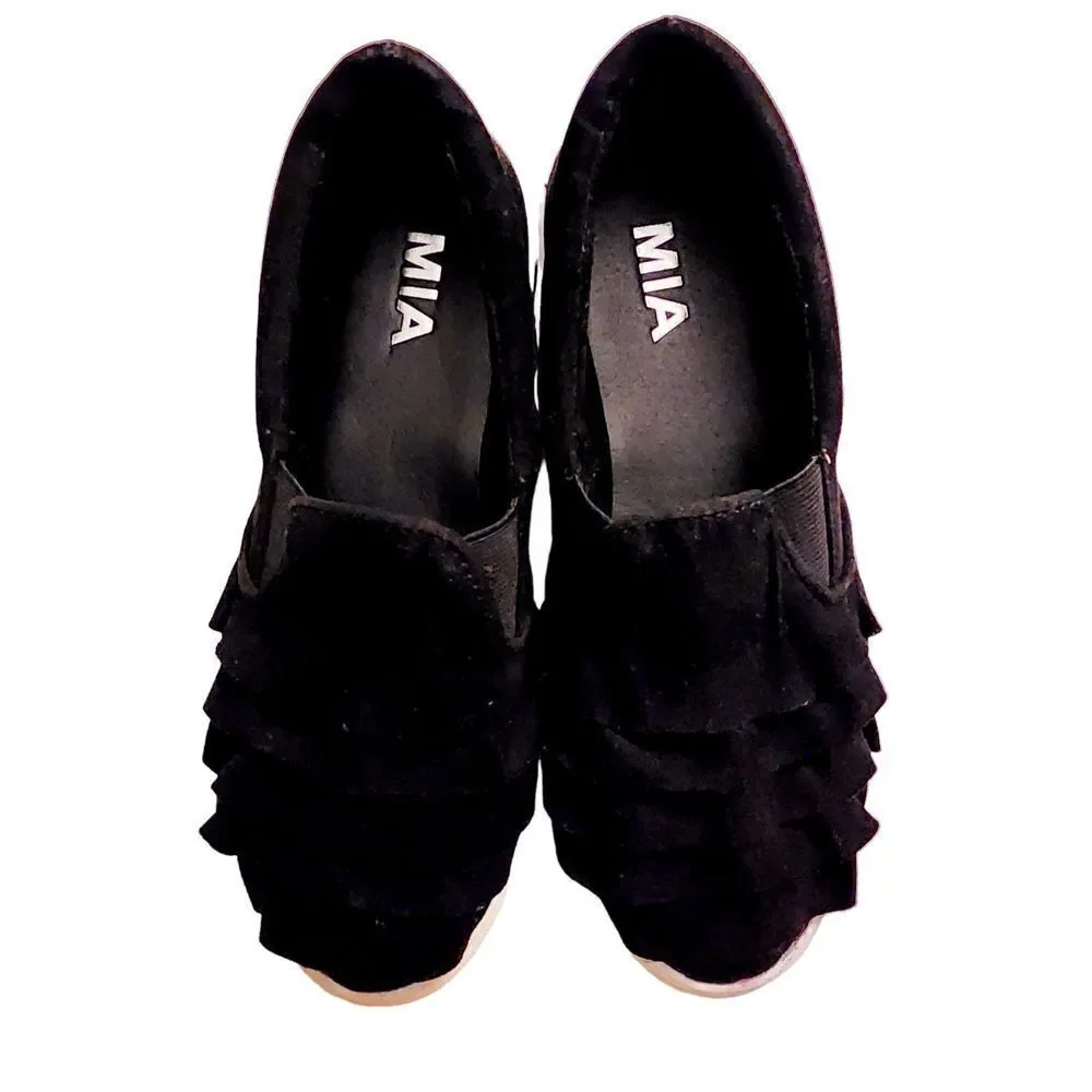 MIA Margaret Slip On Sneaker Ruffle Top Shoes Black Microfiber Womens Size 6